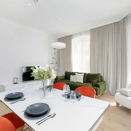 Stylish One-bedroom In By Renters