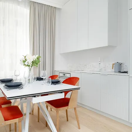 Апартаменты Stylish One-bedroom In By Renters Познань