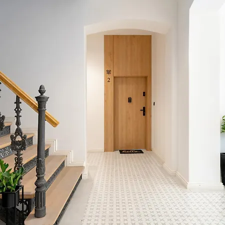 Апартаменты Stylish One-bedroom In By Renters Познань